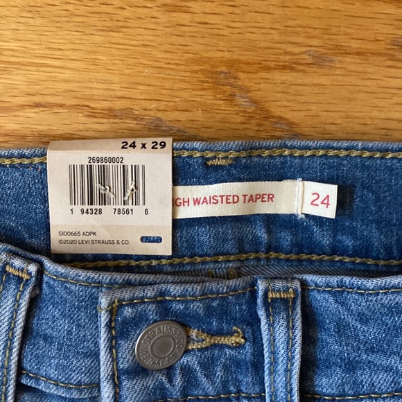 NWT Levi’s High Waisted Tapered Jeans in FYI in Size 24 x 29 - Picture 7 of 16
